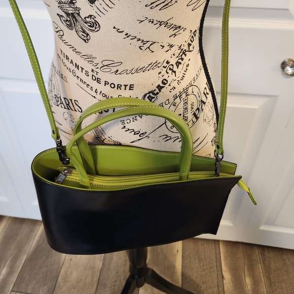 Daniela Moda Green and Black Classy Italian purse - Picture 5 of 5
